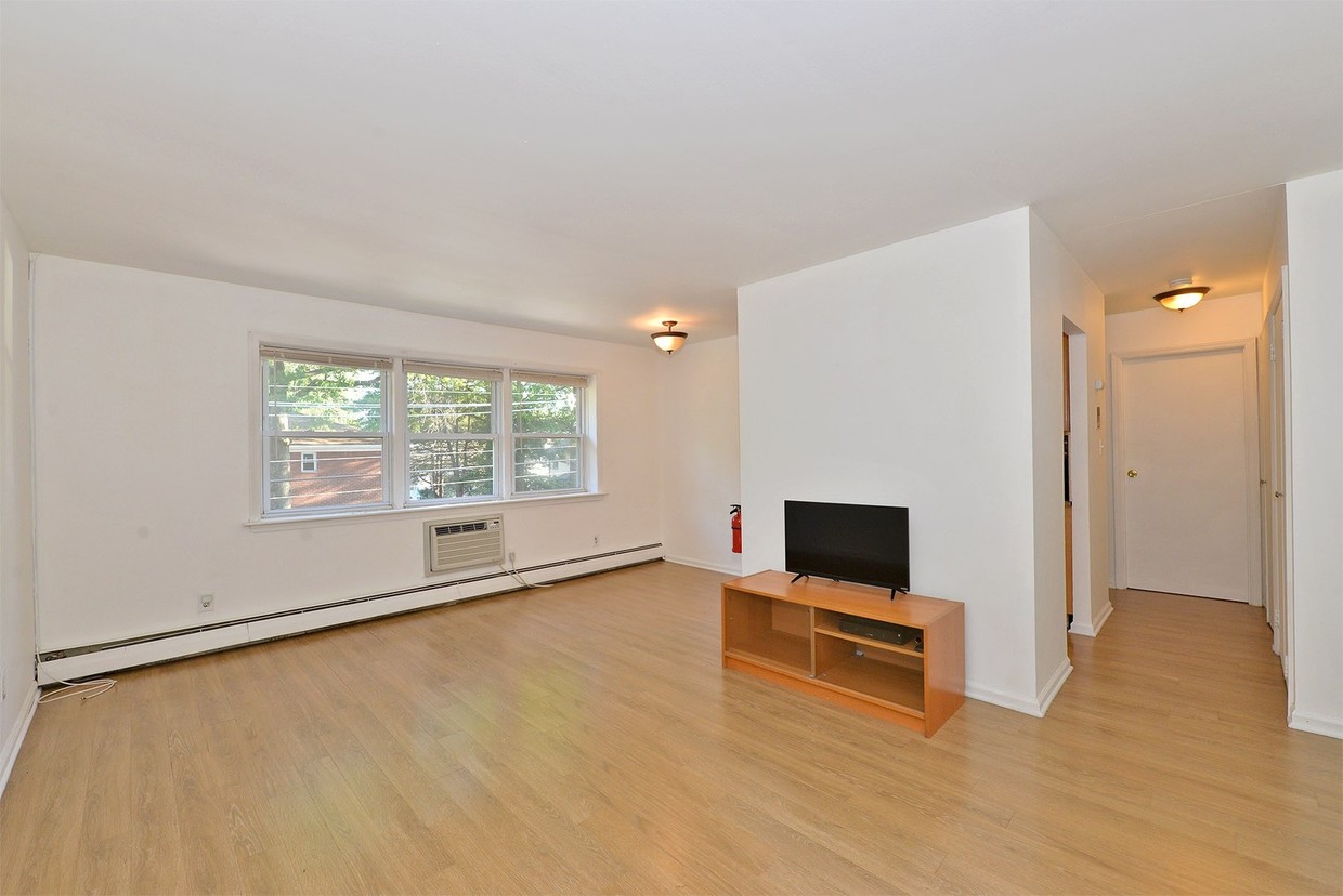 Primary Photo - 502 Chestnut St