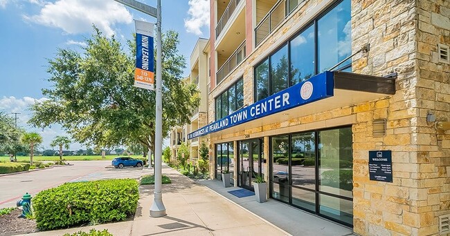 Building Photo - The Residences at Pearland Town Center Apa...