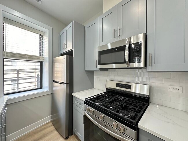 Building Photo - 437 W Belden Ave