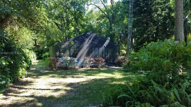 Building Photo - 429 Brentwood Dr