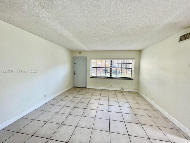 Foto del edificio - 2642 Riverside Dr