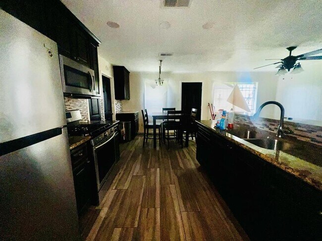 Foto del edificio - 9630 Arvin St