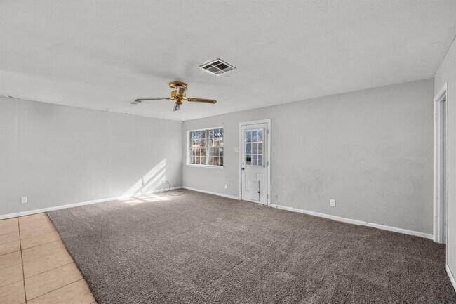 Building Photo - 17114 Sunshine St