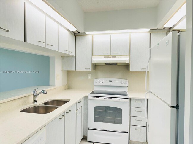 Building Photo - 13290 SW 88th Ln