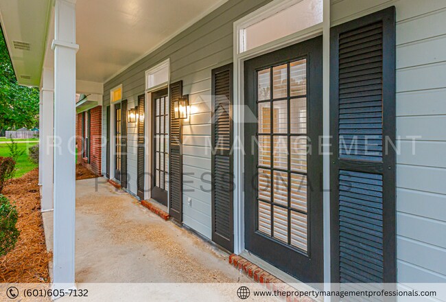 Building Photo - Beautiful, completely renovated home minut...