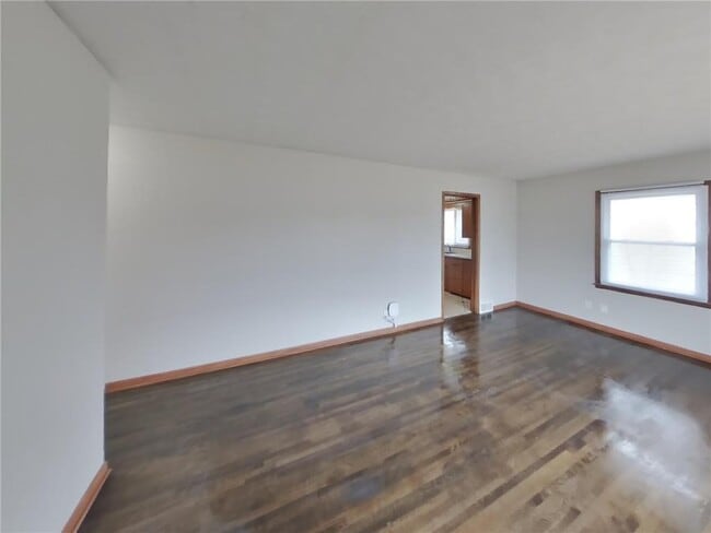 Building Photo - 1633 Sherwood Ave