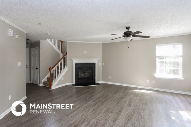 Foto del edificio - 1325 Crestfield Ct
