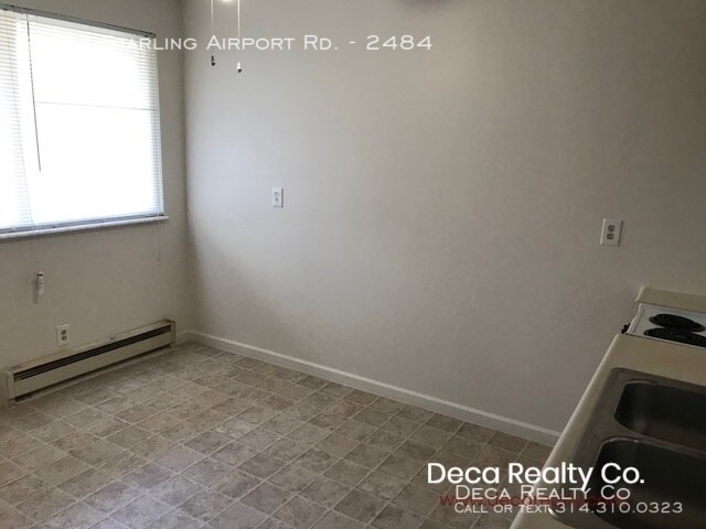 Building Photo - 2 Bedroom Apartment