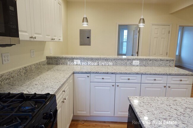 Building Photo - 1872 Commonwealth Ave