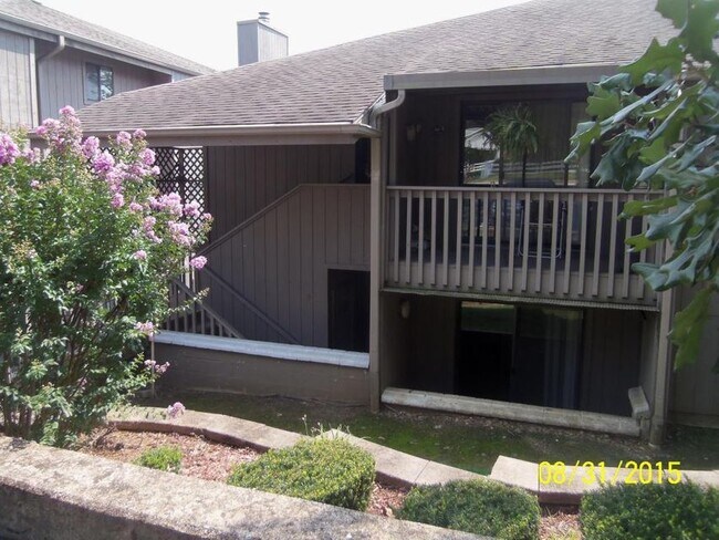 Building Photo - 118 W Hensley St