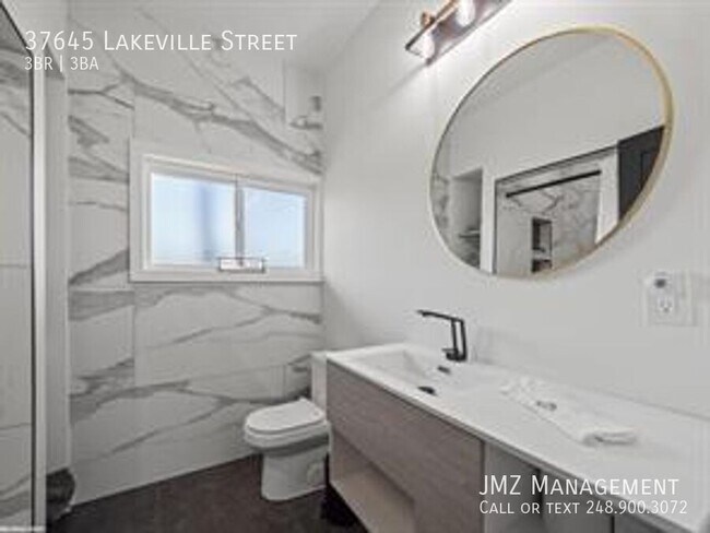 Building Photo - 37645 Lakeville St