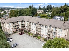 Building Photo - 251 Park Dr