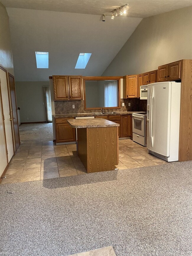 Building Photo - 60 Whispering Woods Dr