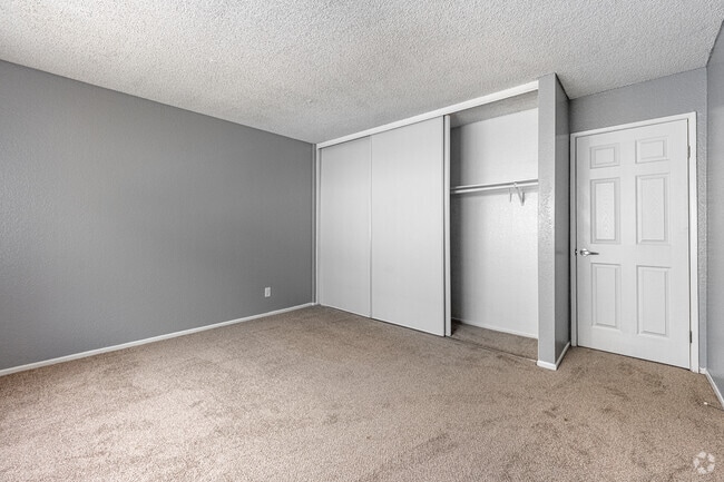 2BR, 1BA - 1,040SF - Storage - Rollingwood