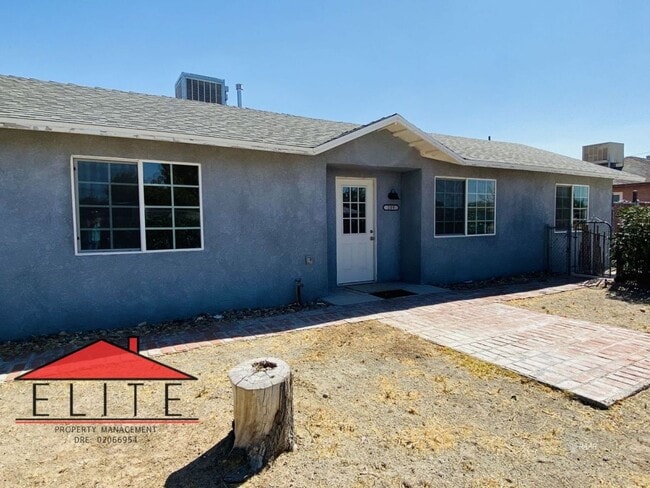 Foto del edificio - AVAILABLE NOW!