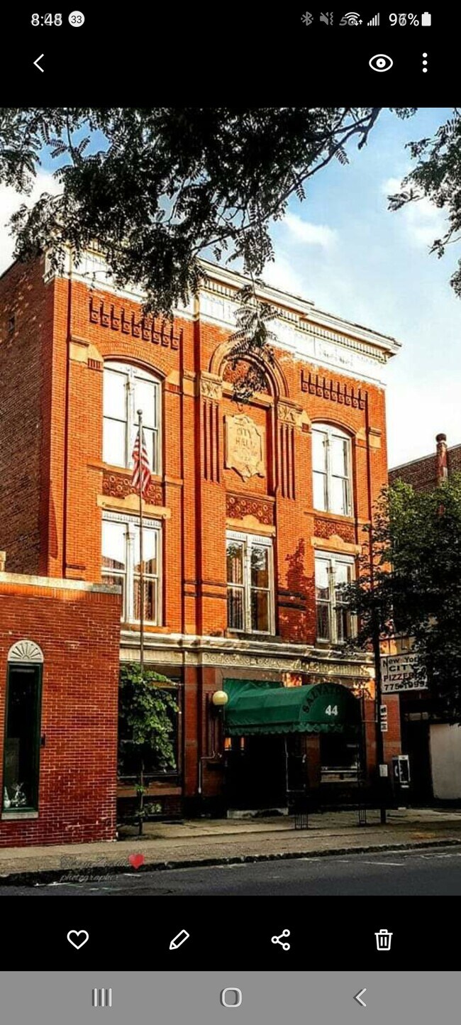 Foto del edificio - 44 N Main St
