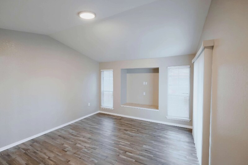 Foto principal - 390 Shady Ln Dr