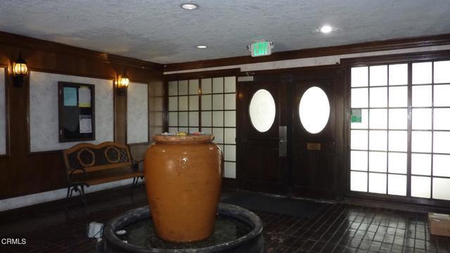 Foto del edificio - 355 S Los Robles Ave