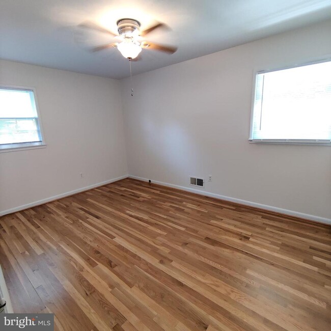 Building Photo - 9534 Old Creek Dr
