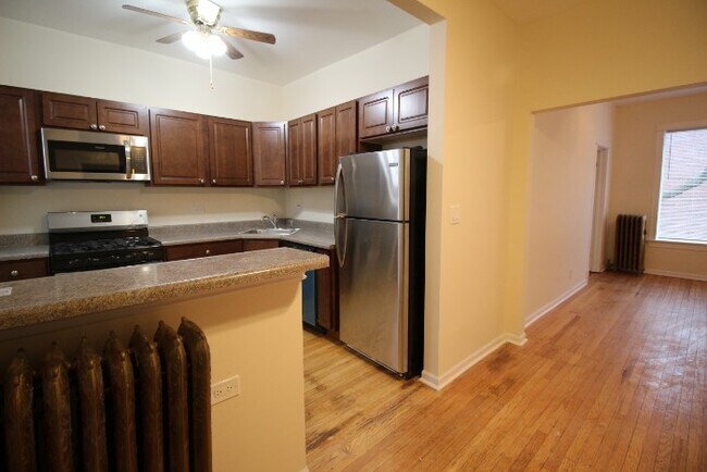 Building Photo - 1221 W Rosedale Ave