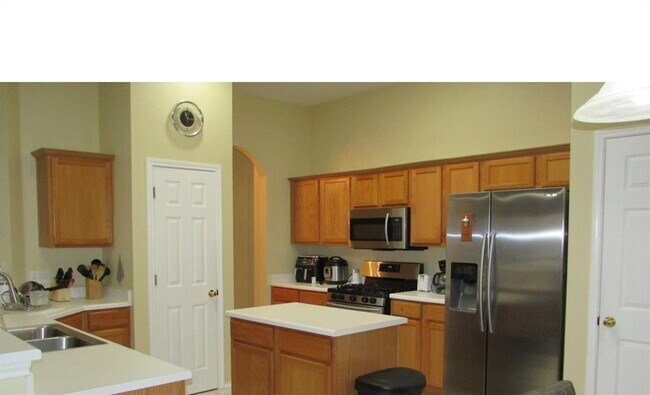 Building Photo - 805 Sunflower Dr
