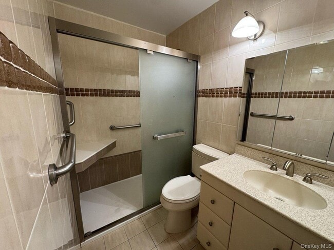 Foto del edificio - 2 Bay Club Dr