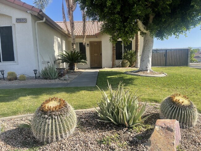 Foto del edificio - 3-Bedroom Home, Large Back La Quinta, Long-term (1 Year) Rental