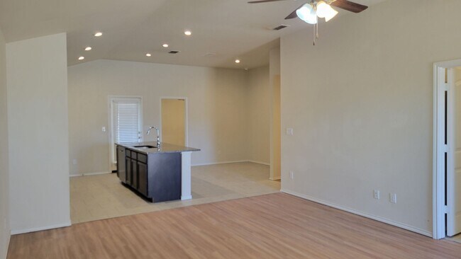 Foto del edificio - Available Now! Beautiful Brand New Custom Brick Home 3/ 2 / 2 in Cooper District!