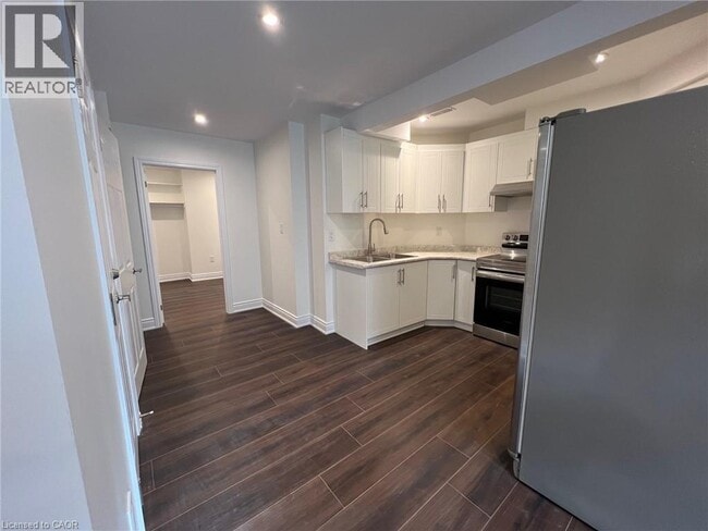 Building Photo - 147 Bocelli Crescent