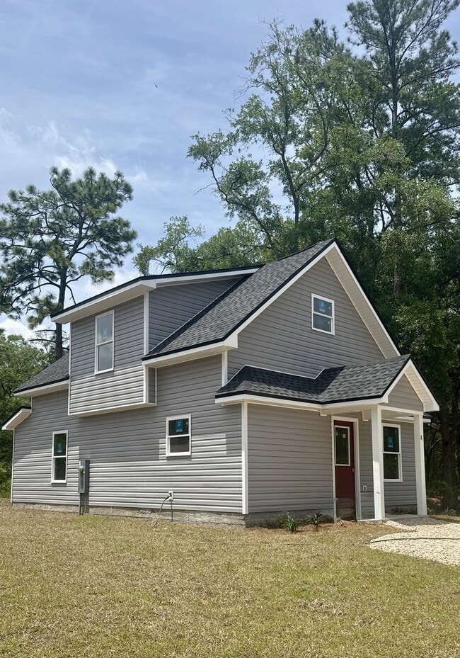 Building Photo - 8 Lake Ellen Dr