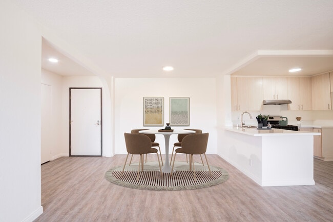 Building Photo - Granada Apartments