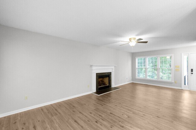 Foto del edificio - Spacious 2-Story Home with Finished Basement!