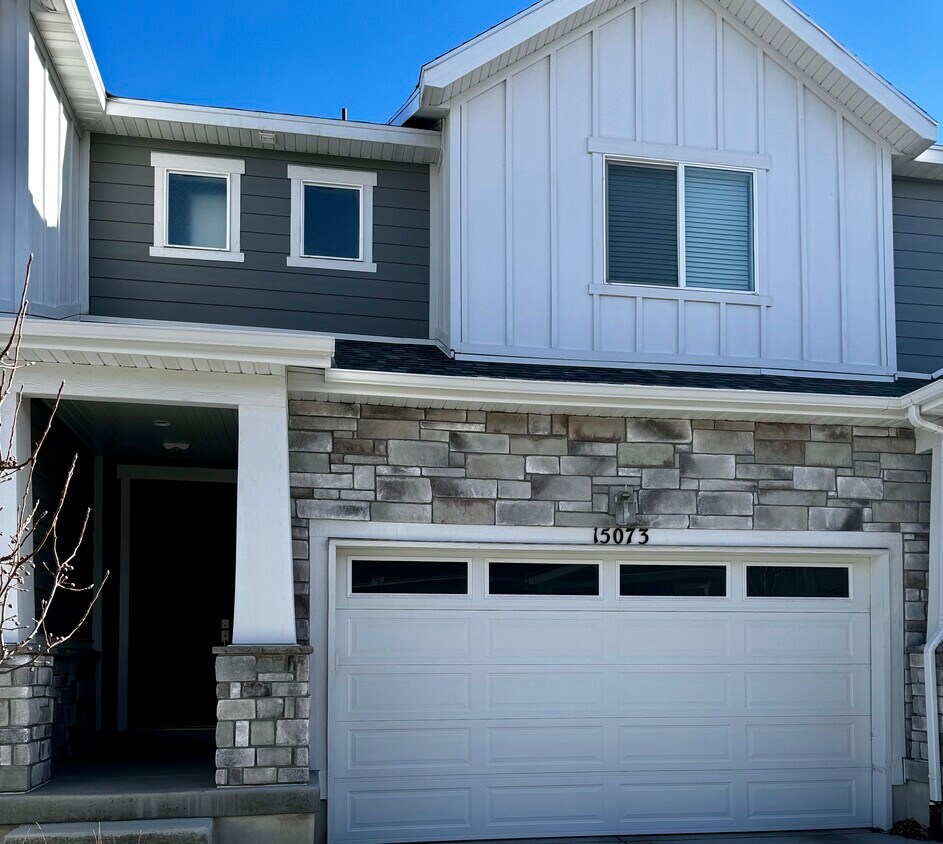 15073 S Wild Horse Wy, Bluffdale, UT 84065 Townhome Rentals in