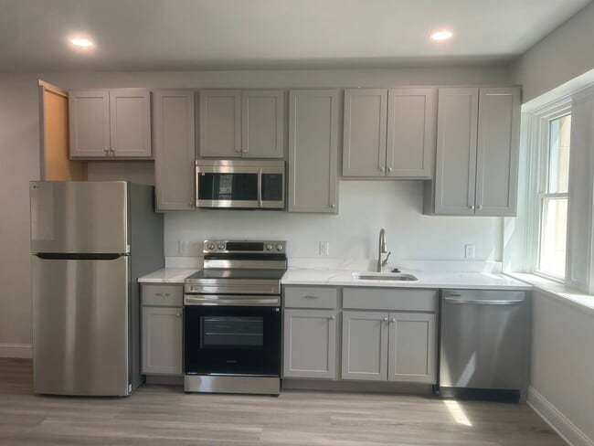 2 BEDROOM - Madison Monroe Apartments