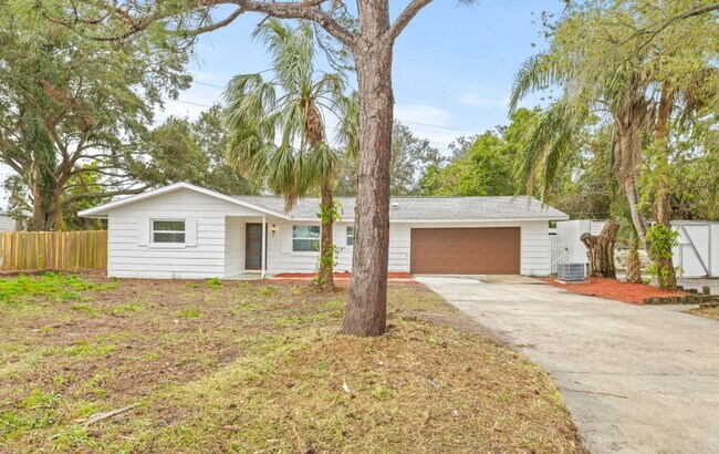 Building Photo - Home For Rent in Clearwater Manor!