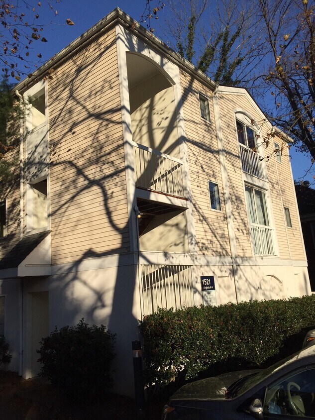 Front view - 1521 Virginia Ave