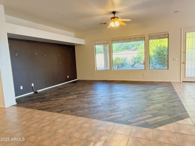 Building Photo - 2729 S Sorrelle