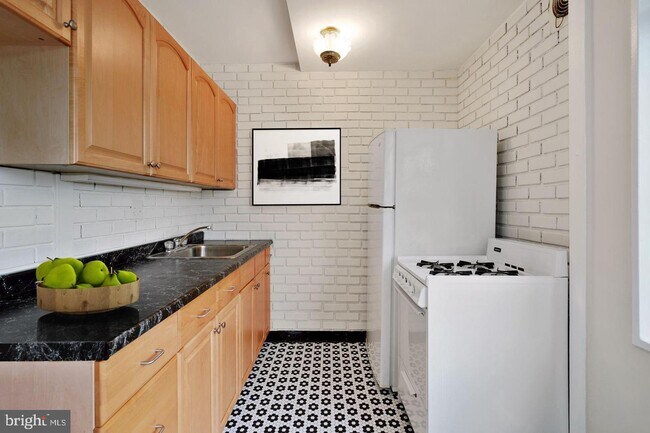 Building Photo - 940 25th St NW