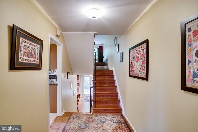 Foto del edificio - 2024 Hopewood Dr