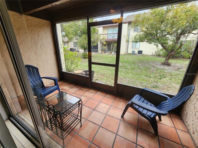 Foto del edificio - 2720A Hidden Lake Blvd