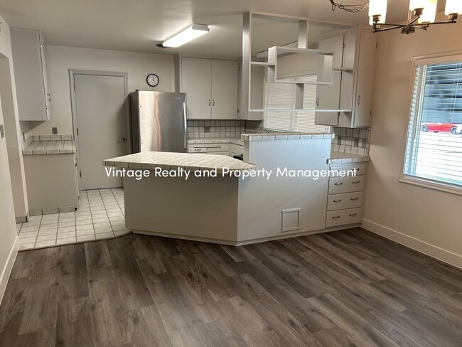 Building Photo - First Time On The Rental Market! Single St...
