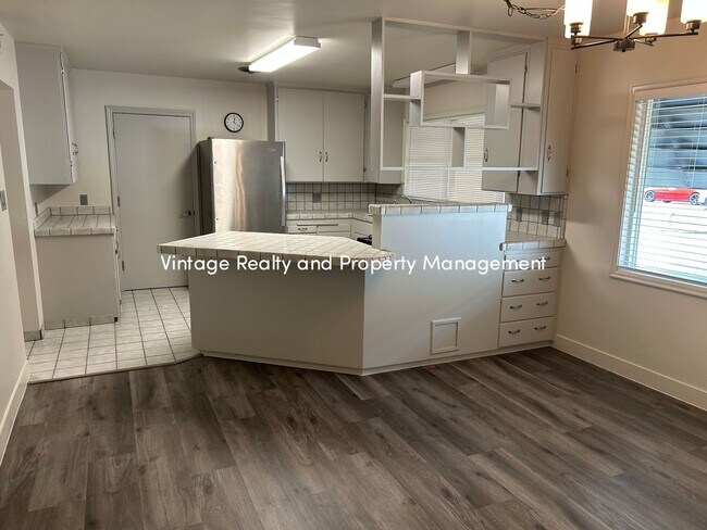 Foto del edificio - First Time On The Rental Market! Single St...