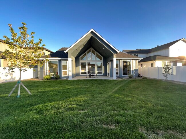 Foto del edificio - 8328 W Brooks Dr