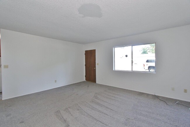 Building Photo - 1505 E Beech St