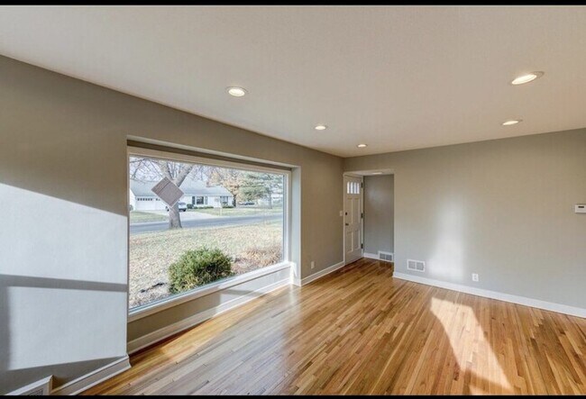 Foto del edificio - 4 bed/3 bath in Richfield