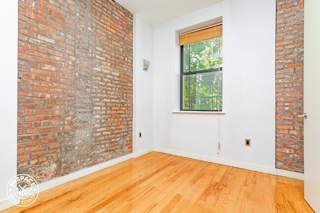 Building Photo - 179 Putnam Ave