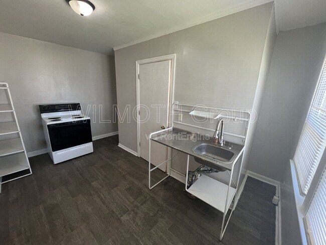 Foto del edificio - 320 N Sherman Dr