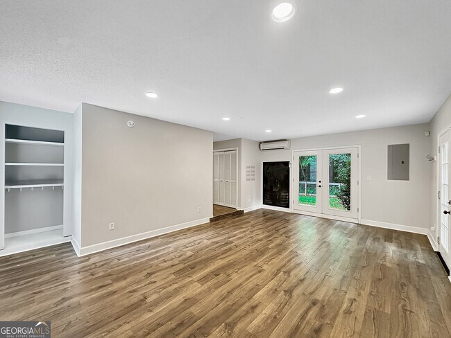 Building Photo - 77 Paces Landing Way