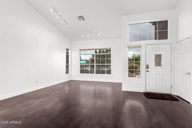 Foto del edificio - 11065 E White Feather Ln