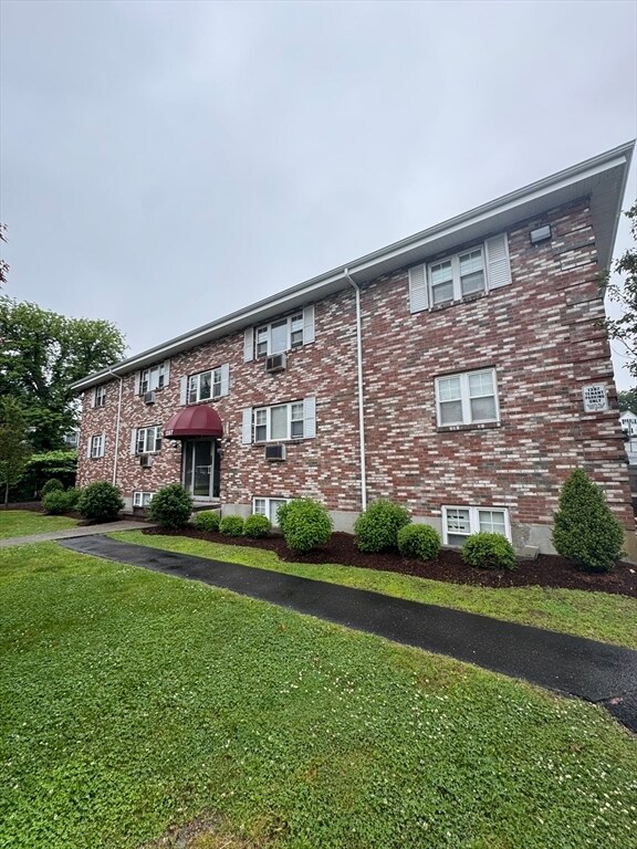 Foto principal - 1395 Furnace Brook Pkwy